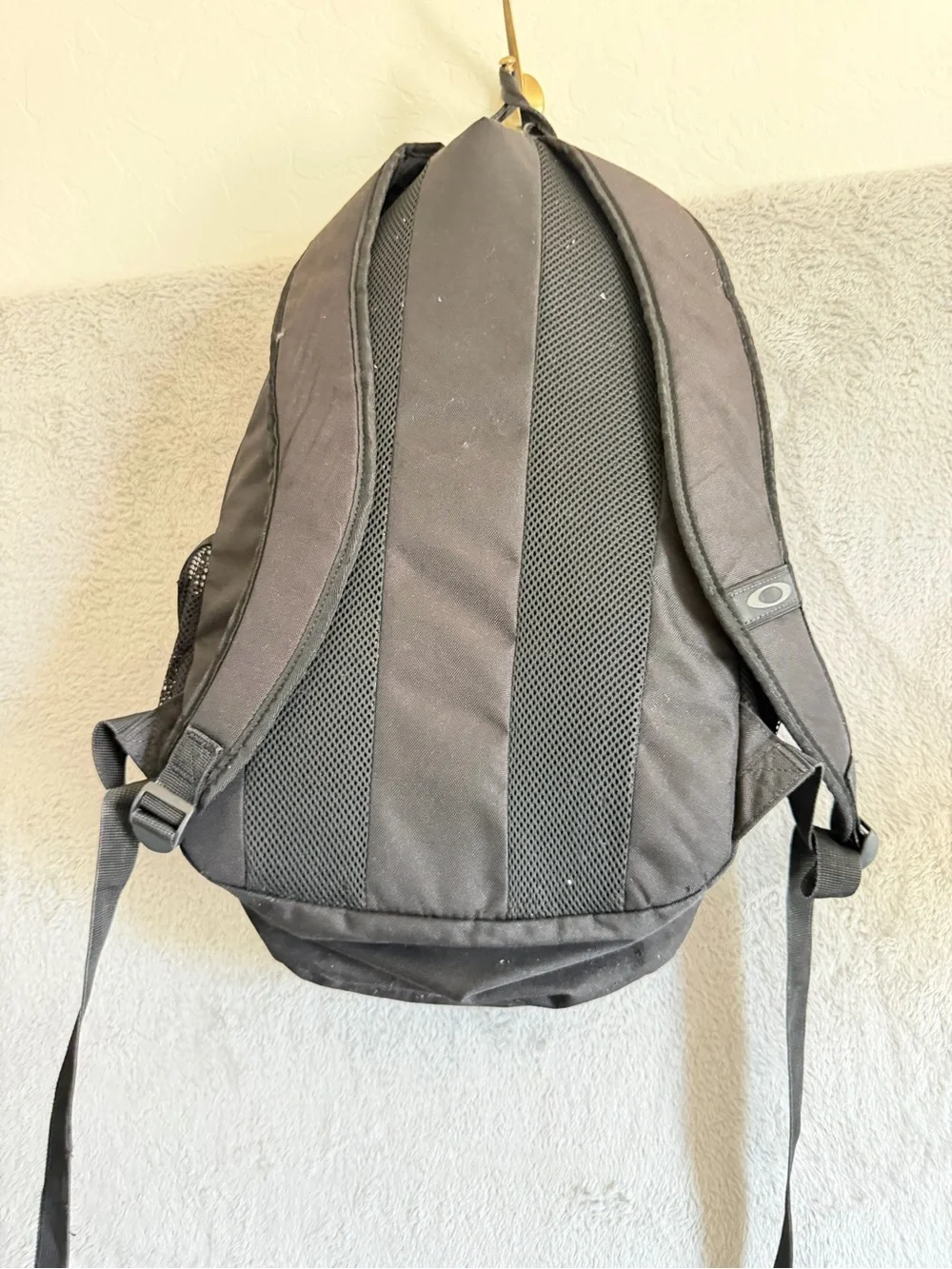 Oakley Black Men's Backpack with Multiple Compartments